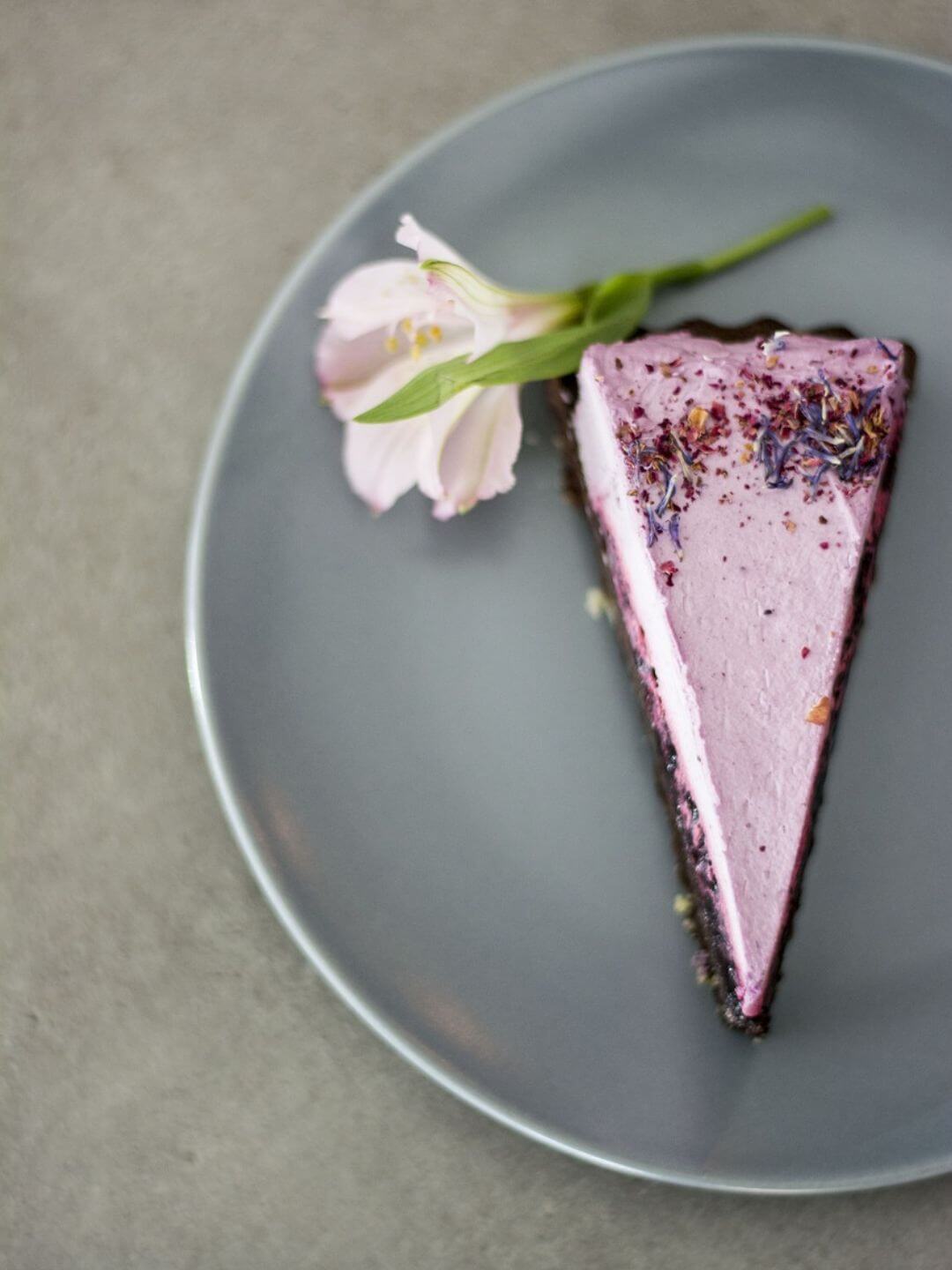 bolo de chocolate com recheio de morango 1